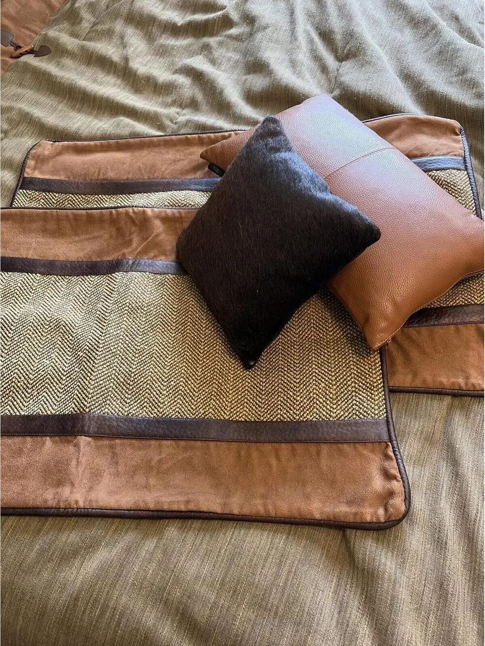 HiEnd Luxury Designs Highland Lodge King Comforter Set 2 Shams 2 Accent Pillows